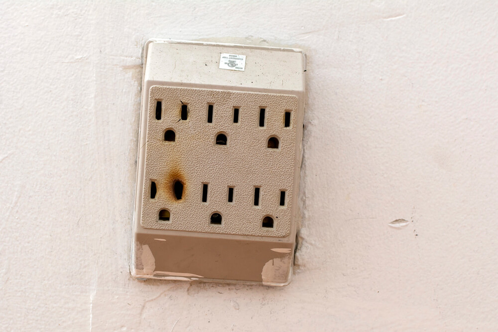 Is a dead outlet dangerous, what causes an outlet to blow?